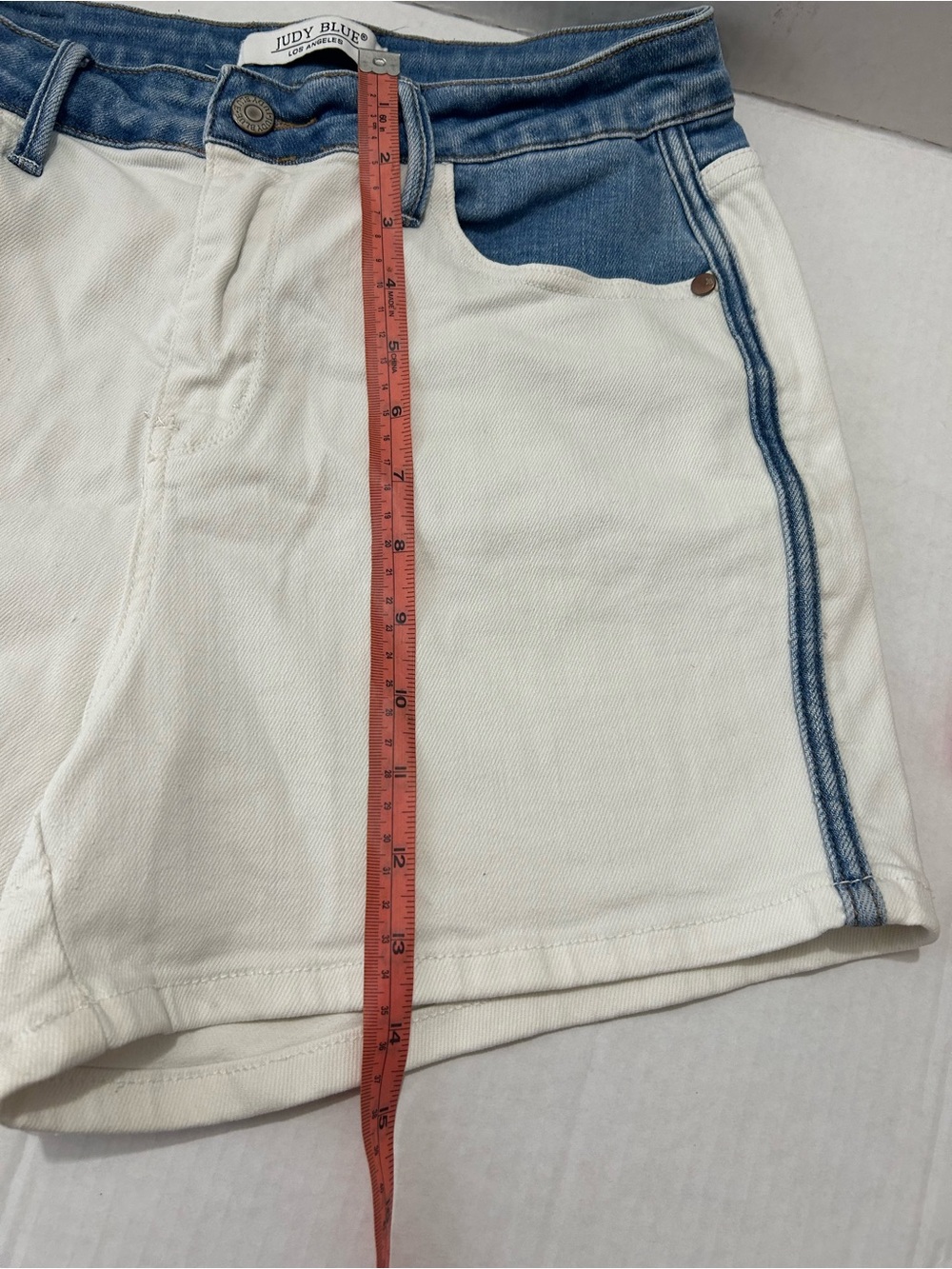 Judy Blue Denim Shorts Women
Size L White Blue Casual
Summer Stretch - Picture 10 of 12